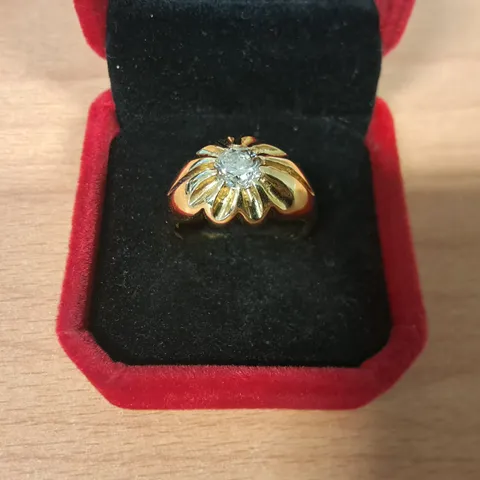 18CT YELLOW GOLD GENTS RING SET WITH NATURAL DIAMOND WEIGHING +-1.00CT