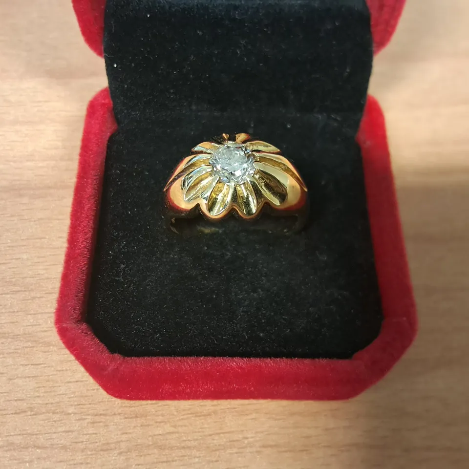 18CT YELLOW GOLD GENTS RING SET WITH NATURAL DIAMOND WEIGHING +-1.00CT