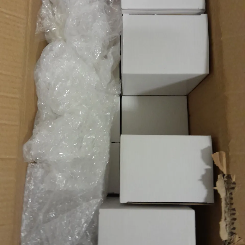 BOX OF APPROXIMATELY 20 LIGHT BULB FITTING 