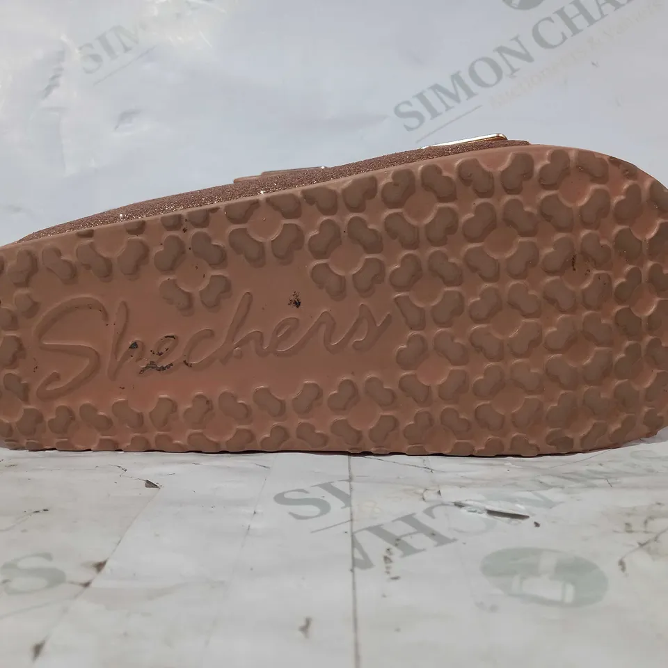 SKECHERS ROSE GOLD CALI GEAR SANDALS - SIZE 4