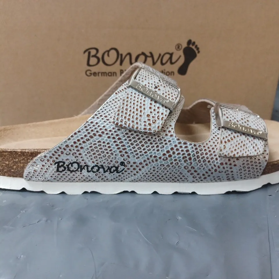 BOXED PAIR OF BONOVA SANDALS WHITE SNAKE SKIN PRINT DESIGN SIZE 7 UK