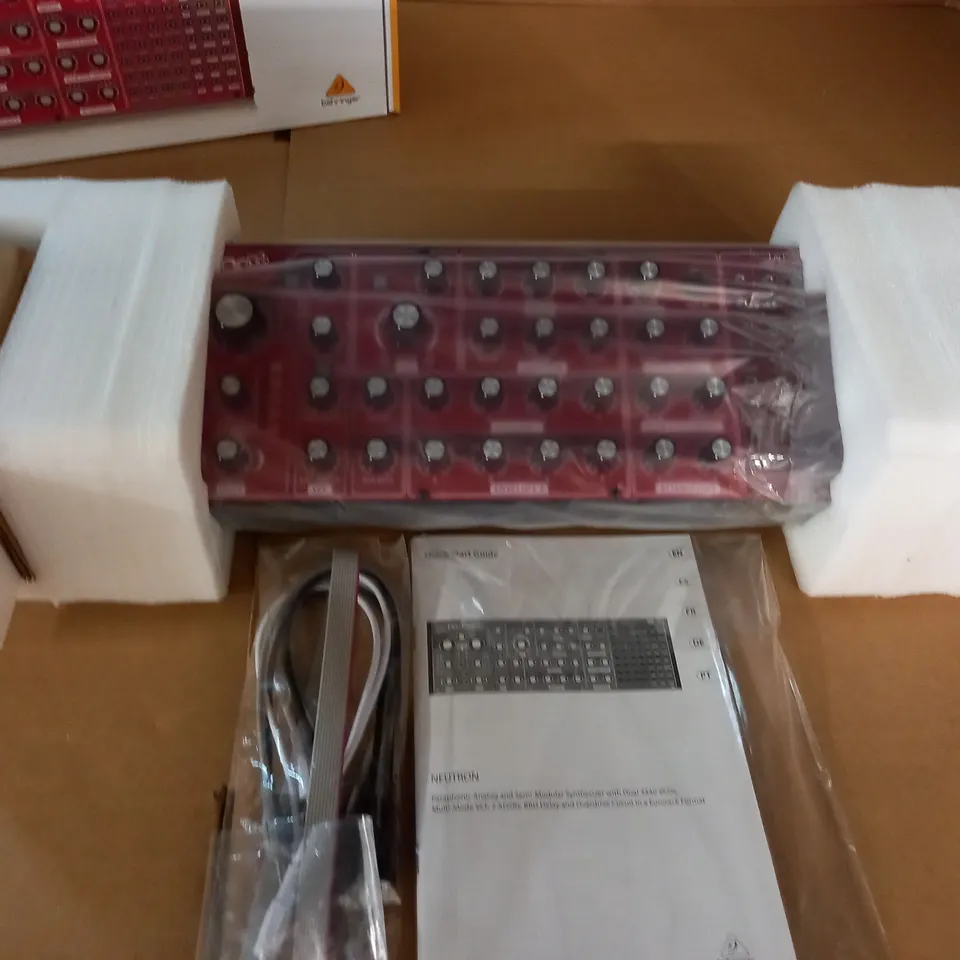 BEHRINGER NEUTRON PARAPHONIC ANALOG AND SEMI MODULAR SYNTHESIZER