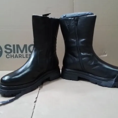 BOXED BRAND NEW APPROXIMATELY 5 SIMPLY BE BREENER WIDE SHOES BLACK SIZE 7