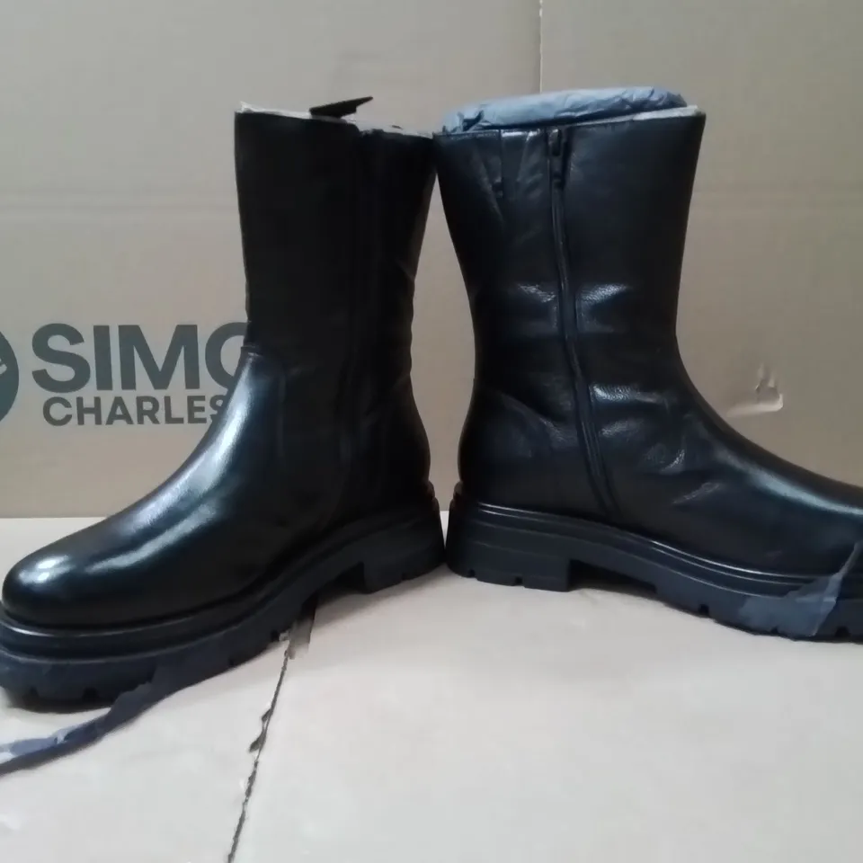 BOXED BRAND NEW APPROXIMATELY 5 SIMPLY BE BREENER WIDE SHOES BLACK SIZE 7