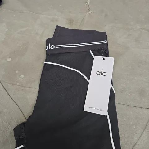 ALO YOGA BLACK LEGGINGS – WITH WHITE PIPING, TAG ATTACHED SIZE SX