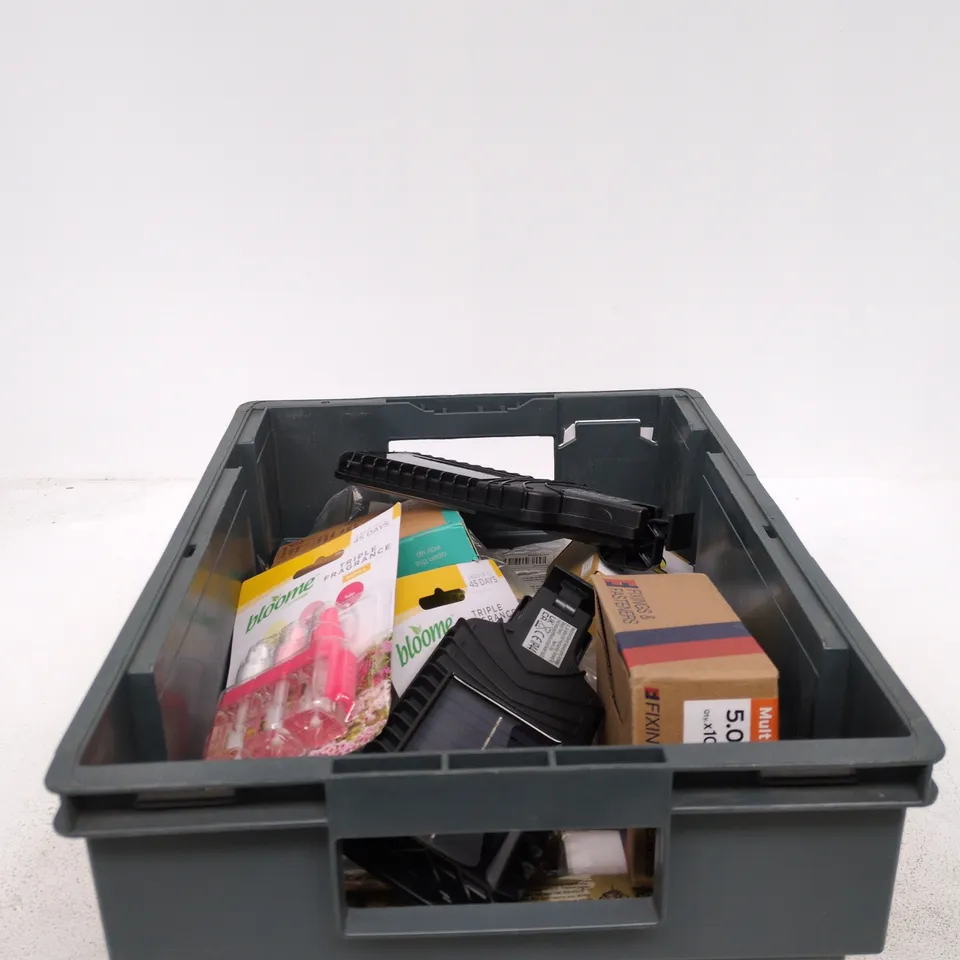 TOTE OF APPROXIMATELY 20 ASSORTED ITEMS TO INCLUDE SMOL LAUNDRY CAPSULES, ELEGANCE ROBE HOOK, MULTI PURPOSE SCREWS, BLOOME REFILLS ETC