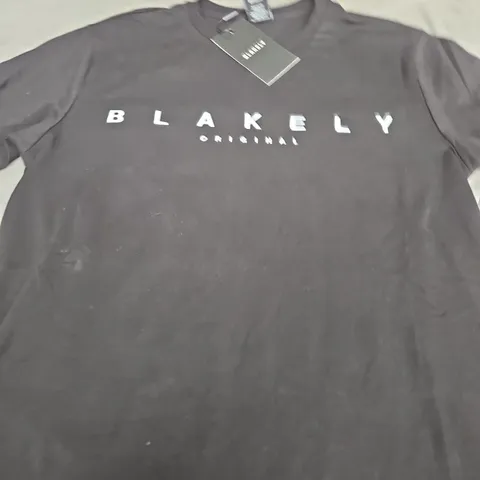 BLAKELY LOGO TEE - SIZE M 