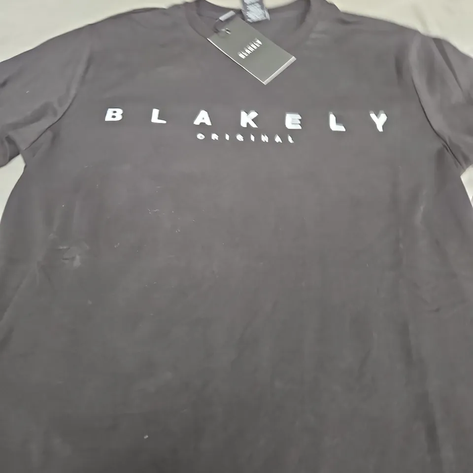 BLAKELY LOGO TEE - SIZE M 