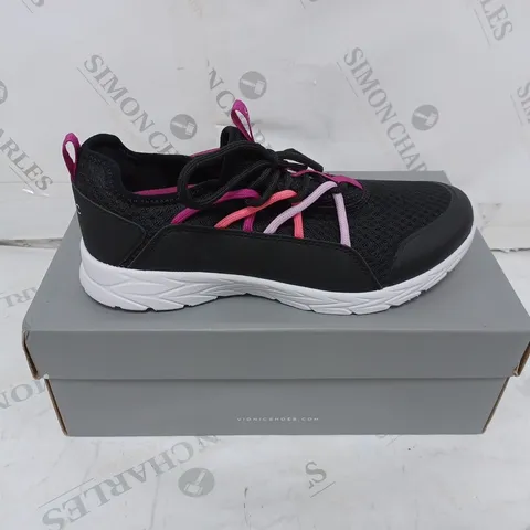 BOXED PAIR OF VIONIC TRAINERS IN BLACK UK SIZE 6