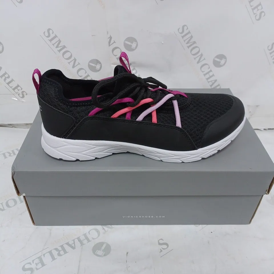 BOXED PAIR OF VIONIC TRAINERS IN BLACK UK SIZE 6