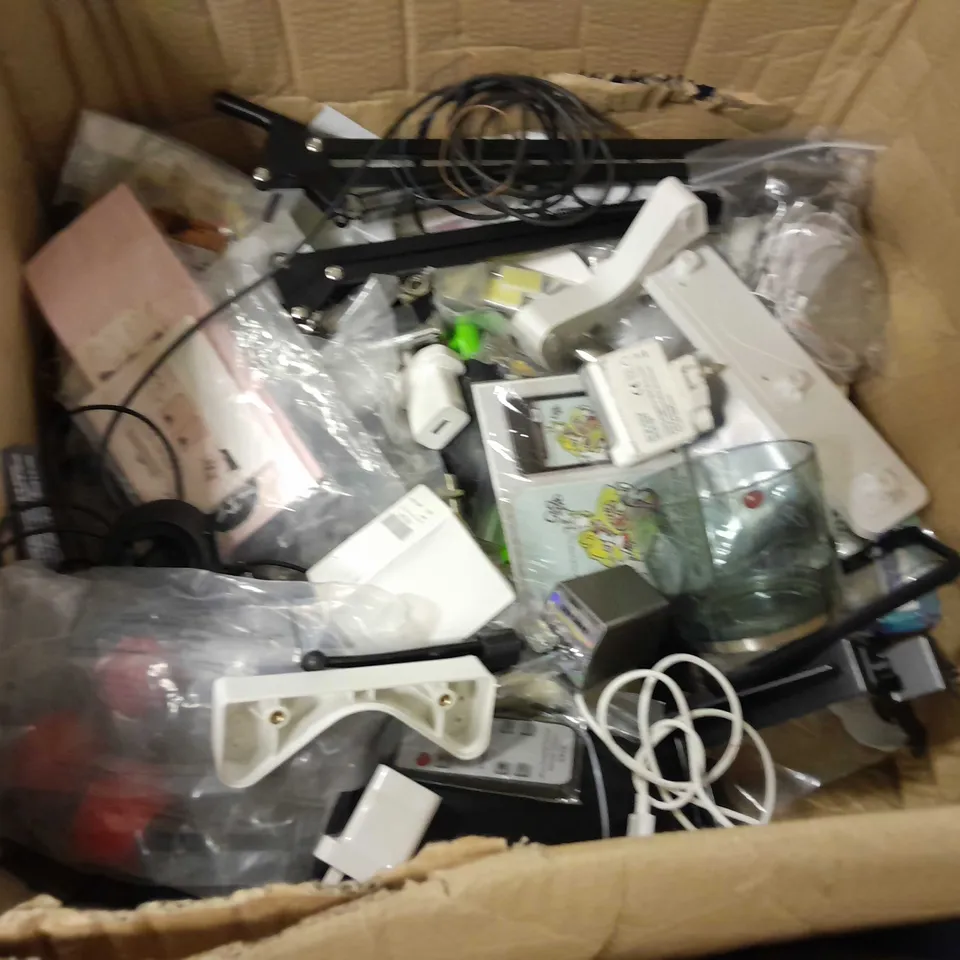 LOT OF ASSORTED HOUSEHOLD BITS AND BODS TO INCLUDE SHAPED DICE, BICYCLE BRAKE CABLES AND NETBIT AC ADAPTER