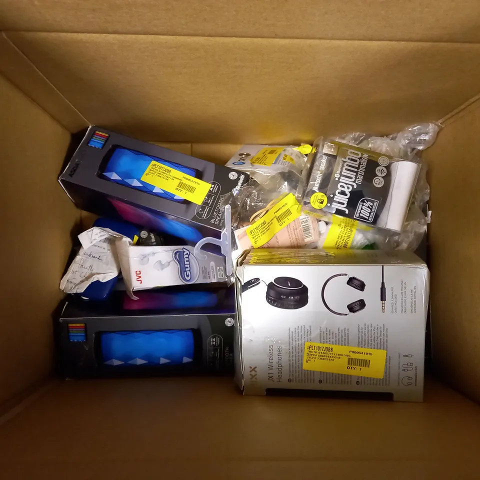 LOT OF APPROXIMATELY 17 ASSORTED ELECTRICALS TO INCLUDE JVC COCONUT WHITE EARBUDS, JUICE JUMBO MARSHMALLOW BLUETOOTH SPEAKER, MIXX WIRELESS JX1 HEADPHONES, ETC