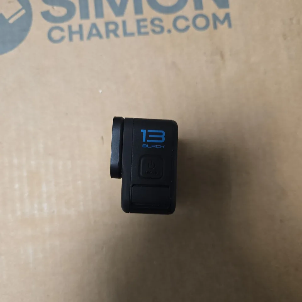 GOPRO ACTION CAMERA IN PROTECTIVE HOUSING (CASE INCLUDED) 13 BLACK 