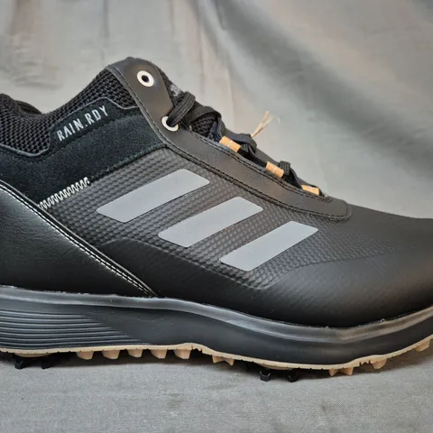 BOXED PAIR OF ADIDAS S2G MID GOLF SHOES IN BLACK/GREY UK SIZE 9.5