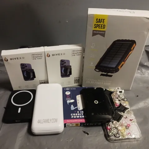 APPROXIMATELY 15 ASSORTED PHONE ACCESSORIES AND ELECTRICALS TO INCLUDE PHONE CASES, POWER BANK, ETC