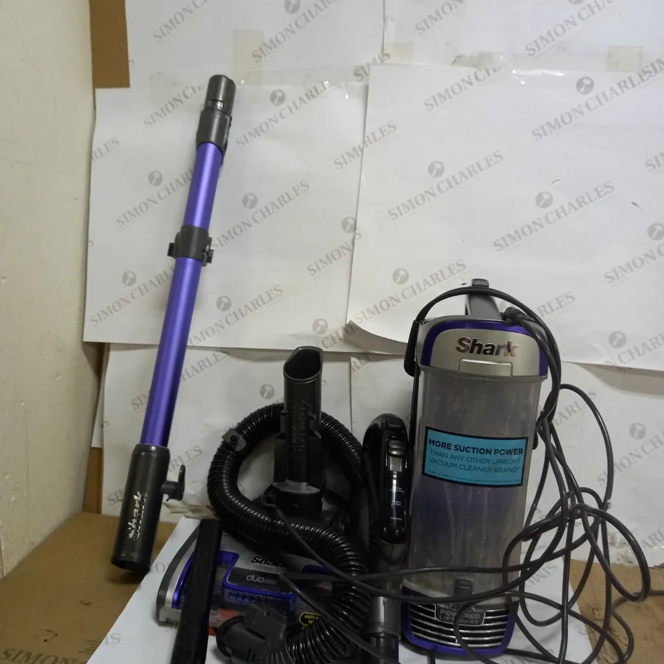 SHARK CORDLESS VACUUM WITH ANTI HAIR WRAP 