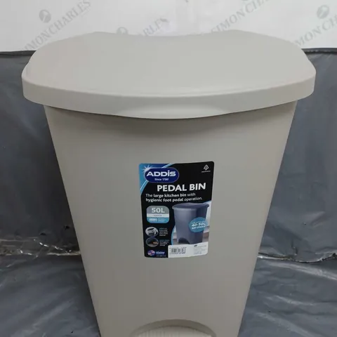 GRADE 1 ADDIS PLASTIC 50 LITRE PEDAL BIN 