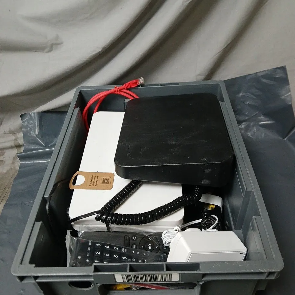 APPROXIMATELY 18 ASSORTED HOUSEHOLD ITEMS TO INCLUDE ROUTERS, REMOTE CONTROLS, PLUGS ETC