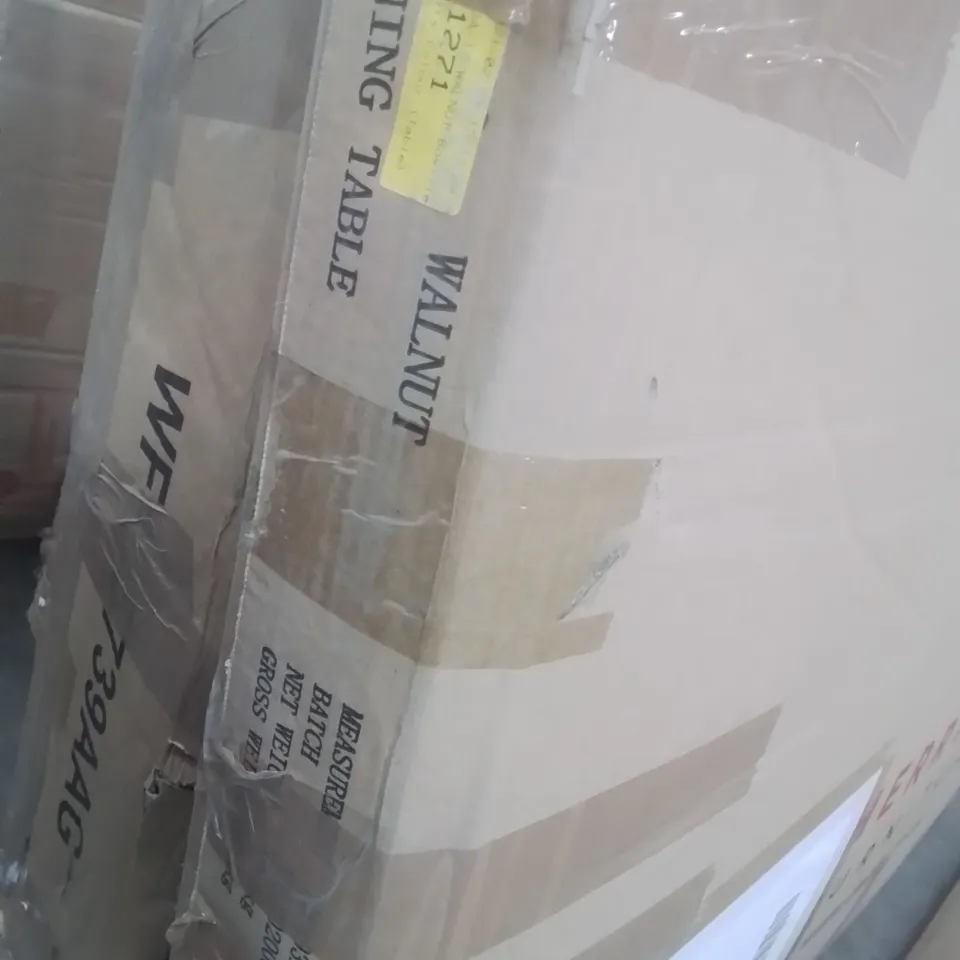 BOXED DIN8NG TABLE WALNUT