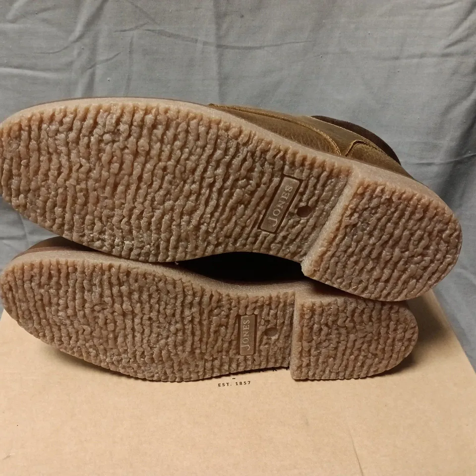 BOXED JONES BOOTMAKER HALIFAX TAN LEATHER BOOTS, UK 6 (EU 40)