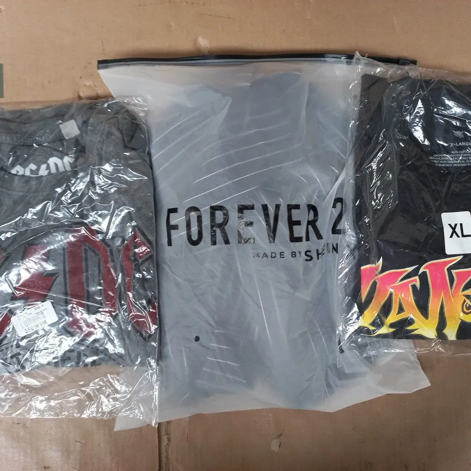APPROXIMATELY 20 ASSORTED CLOTHING AND FASHION PRODUCTS IN VARIOUS STYLES AND SIZES - COLLECTION ONLY