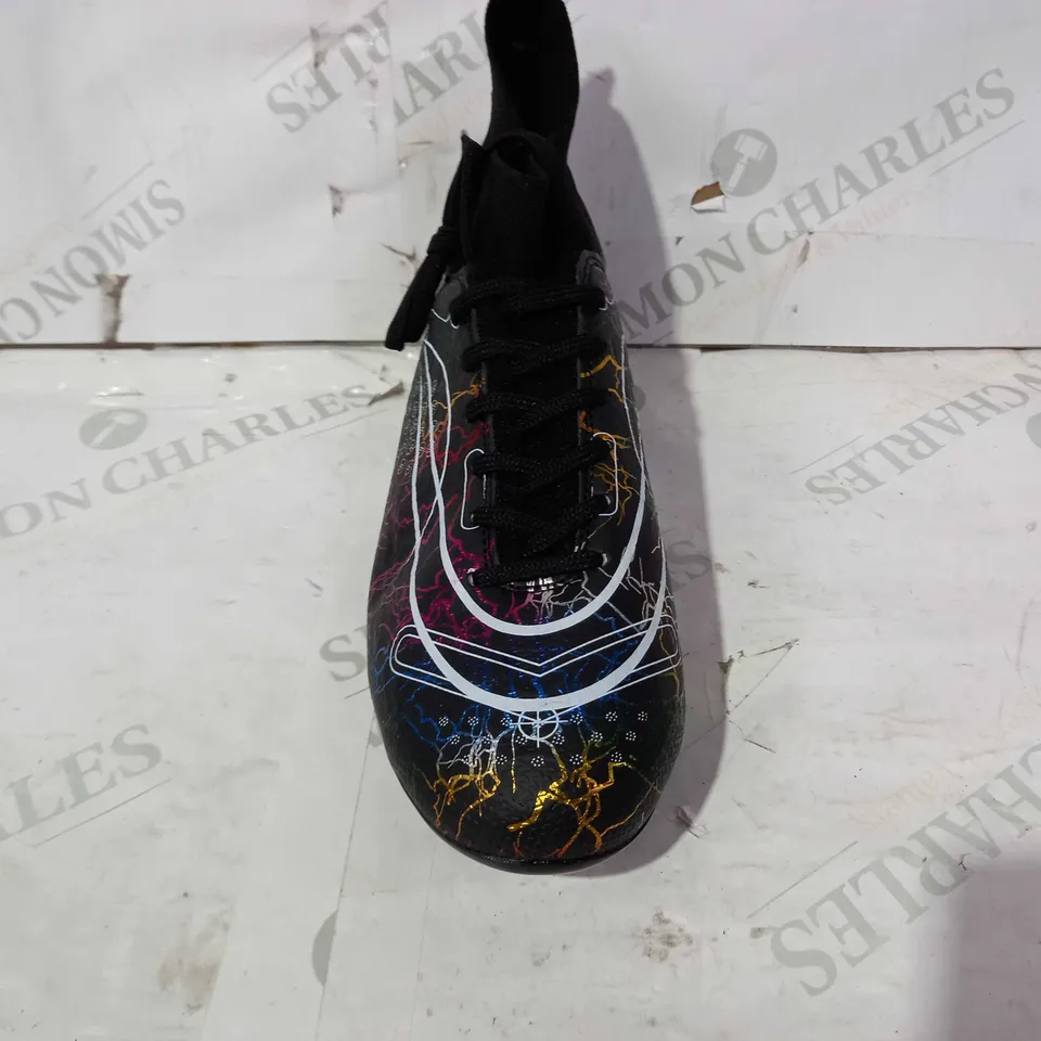 BOXED PAIR OF DESIGNER FOOTBALL BOOTS IN BLACK WITH MULTICOLOUR LIGHTNING PATTERN SIZE UNSPECIFIED