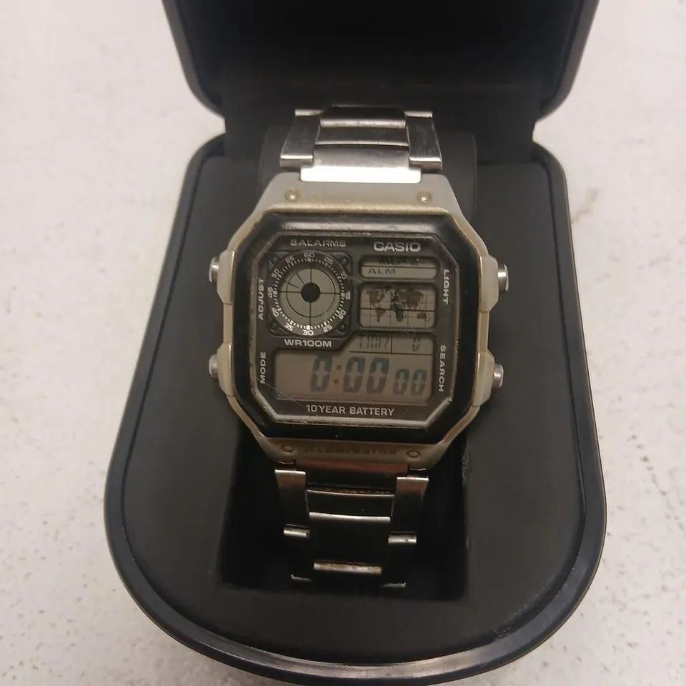 CASIO DIGITAL WRISTWATCH WITH STAINLESS STEEL BRACELET 