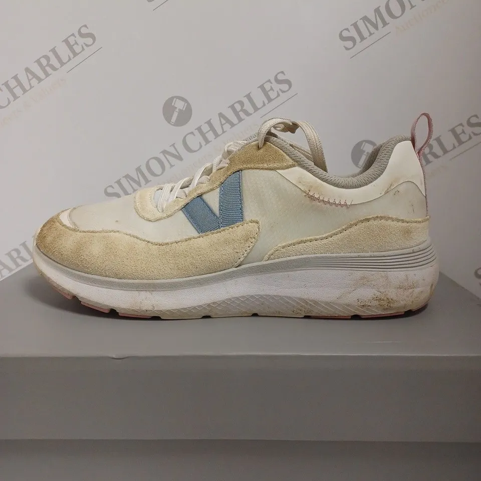 BOXED VIONIC DELMAR AYSE TRAINERS, WHITE - SIZE 4.5