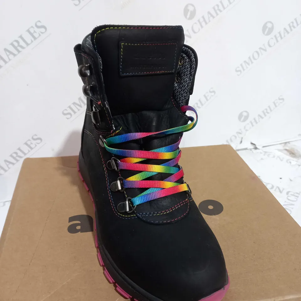 BOXED PAIR OF ADESSO AERA WATERPROOF BOOTS  SIZE 5