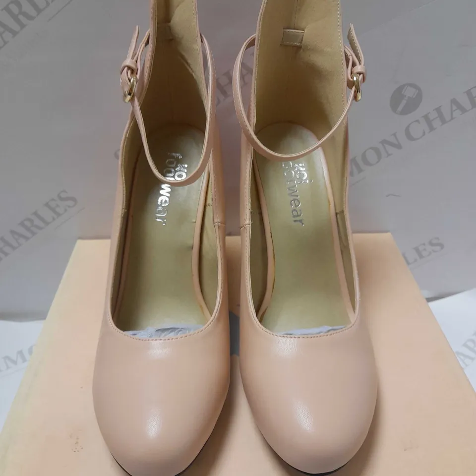 KOI JEE BLUSH PINK PU COURT HEELS - SIZE 6