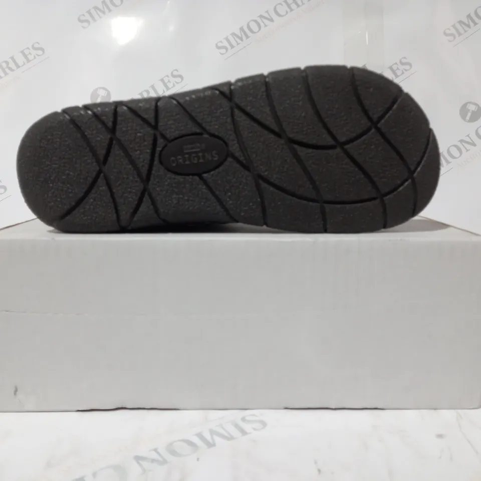 BOXED PAIR OF EARTH ORIGINS EMMALYN BOOTIES IN GREY UK SIZE 5