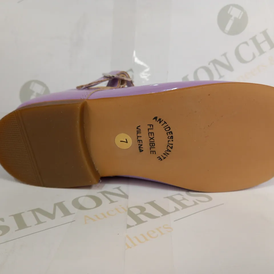 BOXED PAIR OF COCOBOXI KIDS SHOES IN LAVENDER SIZE 7