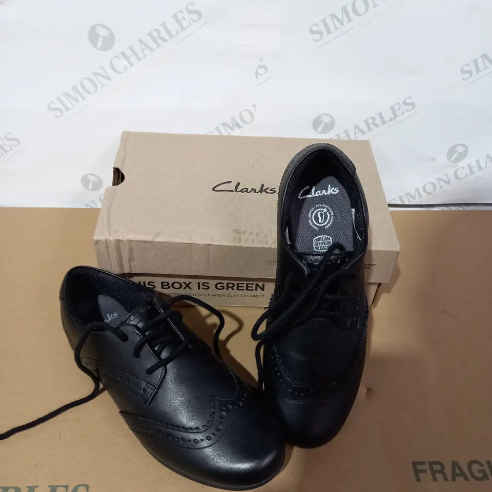 BOXED PAIR OF CLARKS SIZE 3F