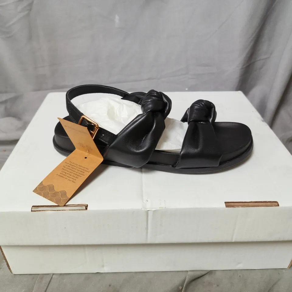 DUNLOP WOMEN'S BLACK BOW SANDALS – OPEN-TOE, FLAT SOLE UK SIZE 6