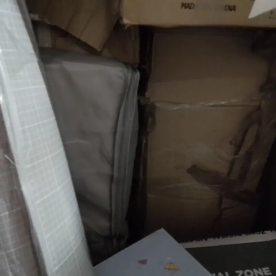 PALLET CONTAINING VARIOUS ASSORTED BOXED HOUSEHOLD ITEMS TO INCLUDE: FOLD OUT FOAM BED, AIR FRYER, BRIDGE PRO ROTISSERIE AND LOTS MORE UNMARKED BOXED ITEMS 