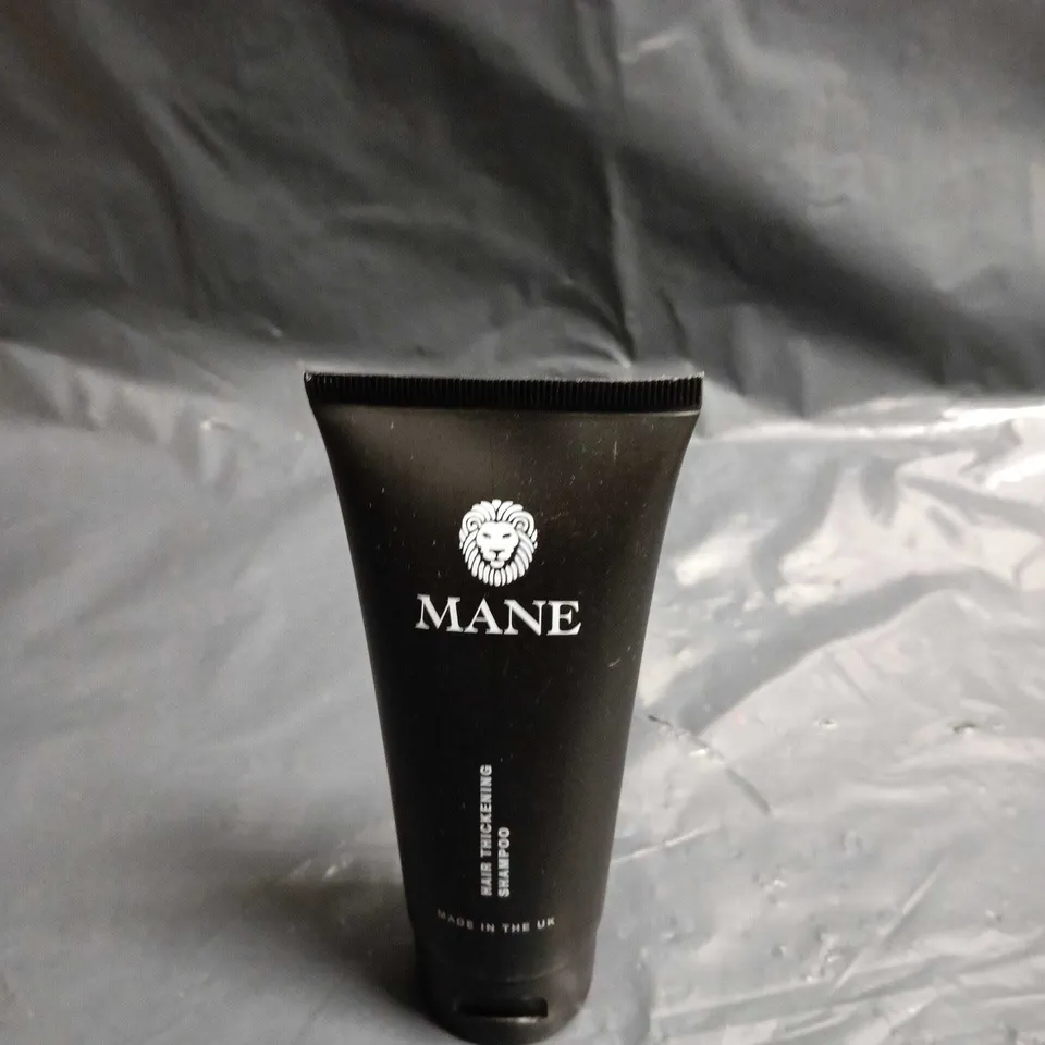 APPROXIMATELY 25 ASSORTED COSMETICS ITEMS TO INCLUDE MANE SHAMPOO, MAKEUP MIRROR AND VASELINE 