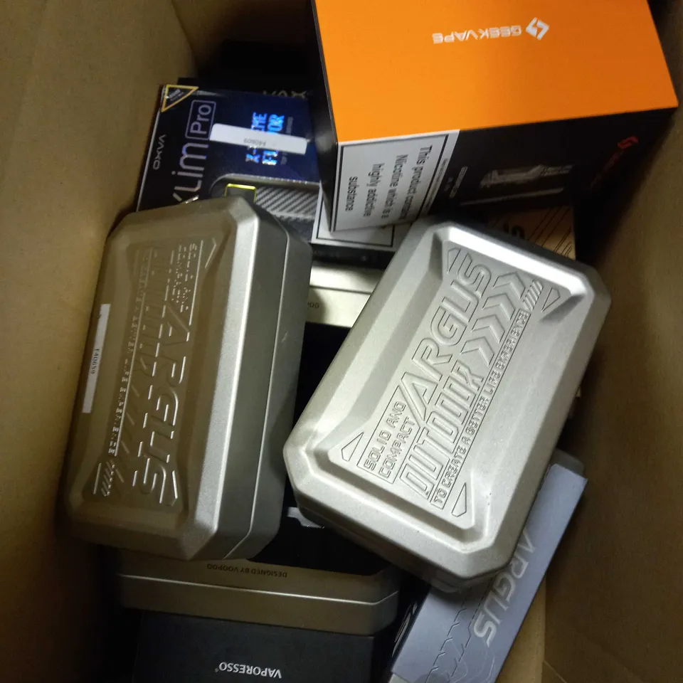 BOX OF APPROXIMATELY 10 ASSORTED E-CIGARATTES TO INCLUDE VOOPOO, GEEKVAPE, OXVA ETC