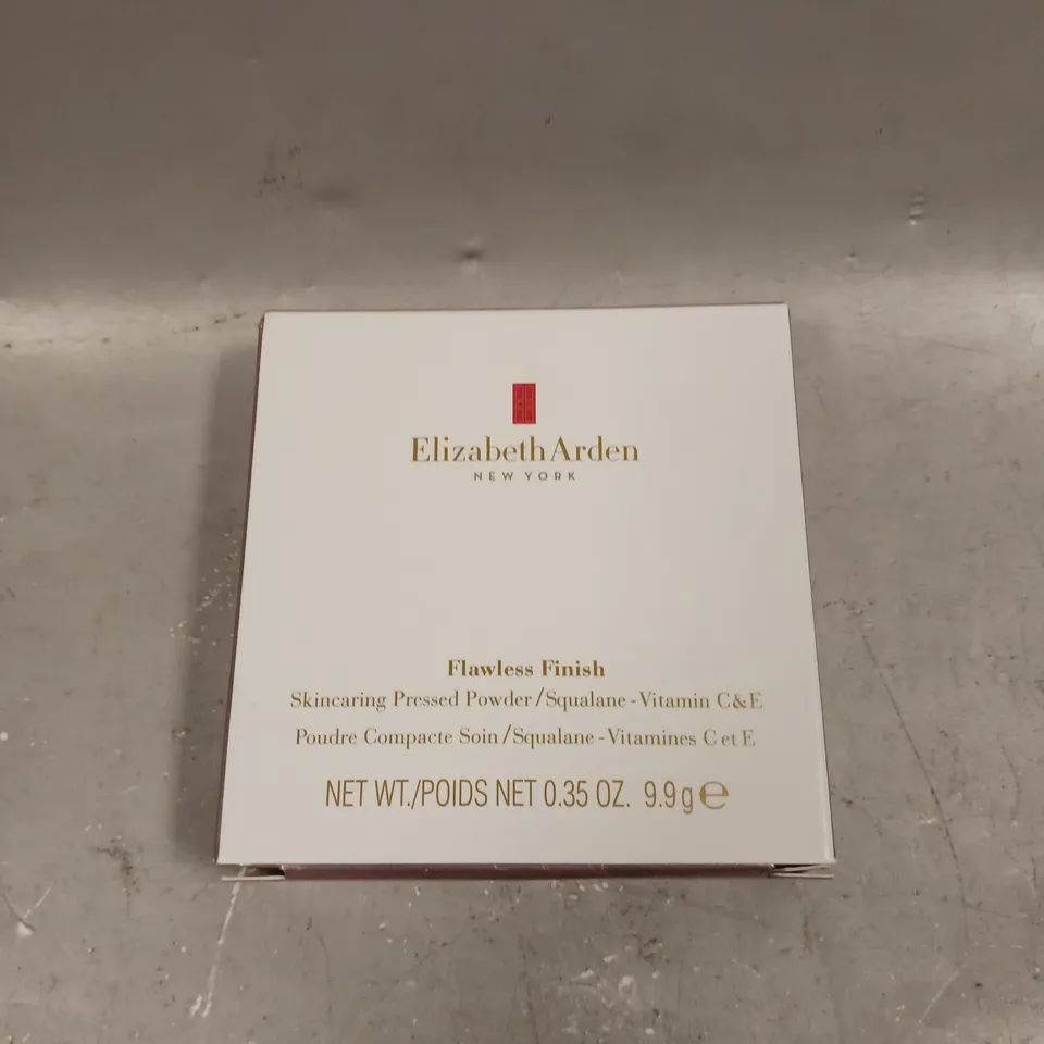 ELIZABETH ARDEN FLAWLESS FINISH SKINCARING PRESSED POWDER MEDIUM DEEP