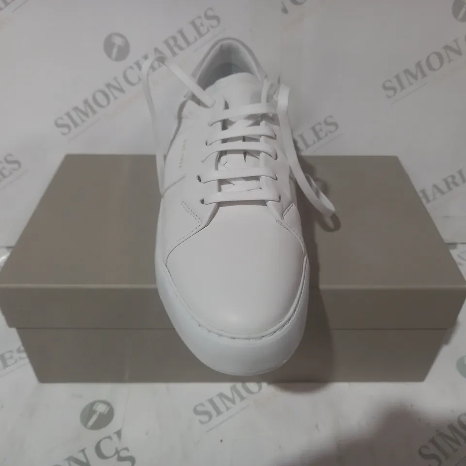 BOXED PAIR OF JIGSAW LEATHER PLATFORM TRAINERS IN WHITE UK SIZE 8