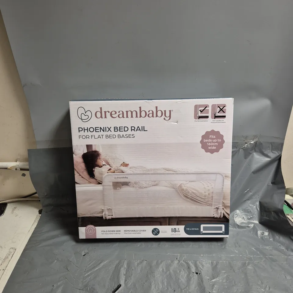 BOXED DREAMBABY PHOENIX BED RAIL 