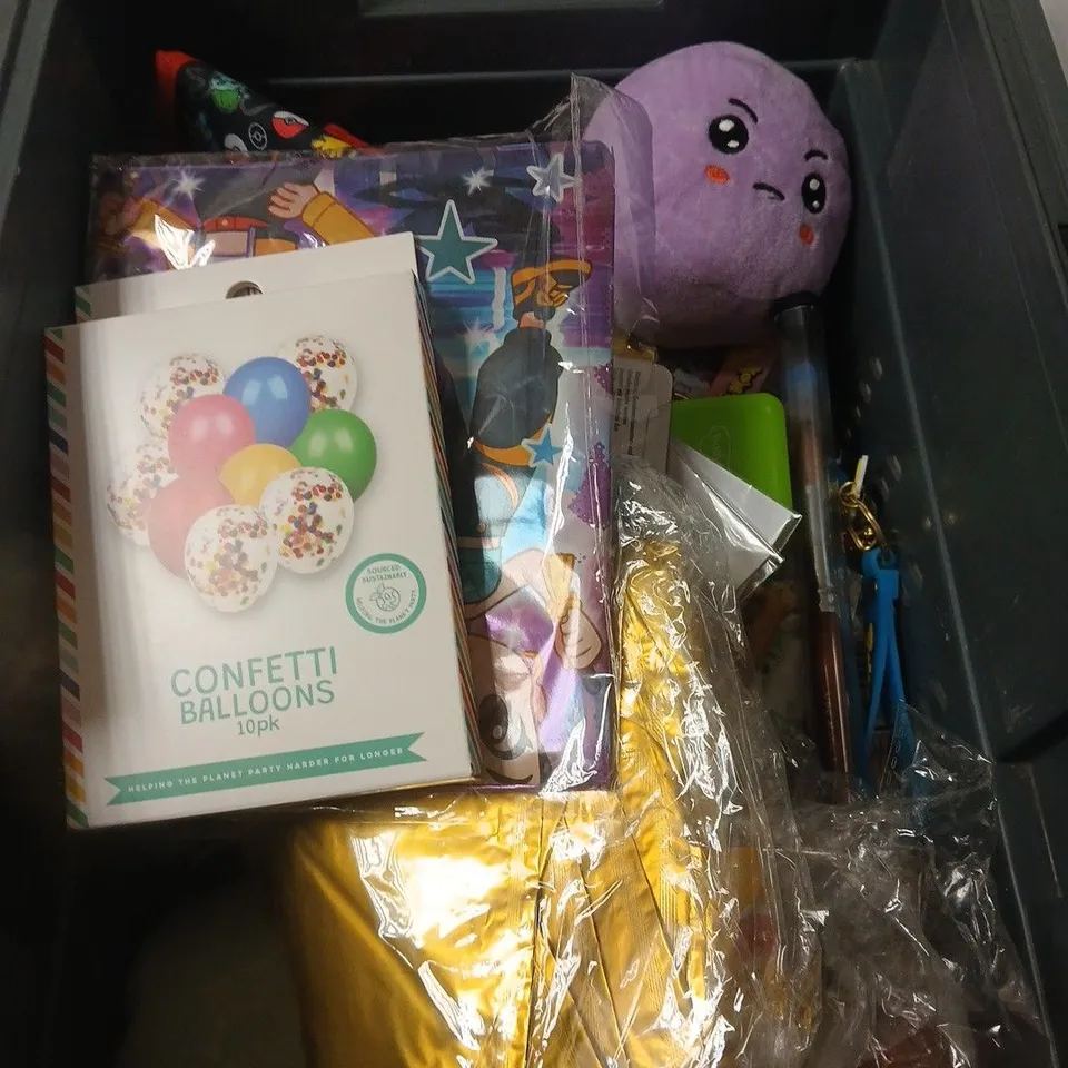 APPROXIMATELY 10 ASSORTED TOYS AND GAMES TO INCLUDE GAG BANANA, PAINTS, POKEMON WALLET ETC 
