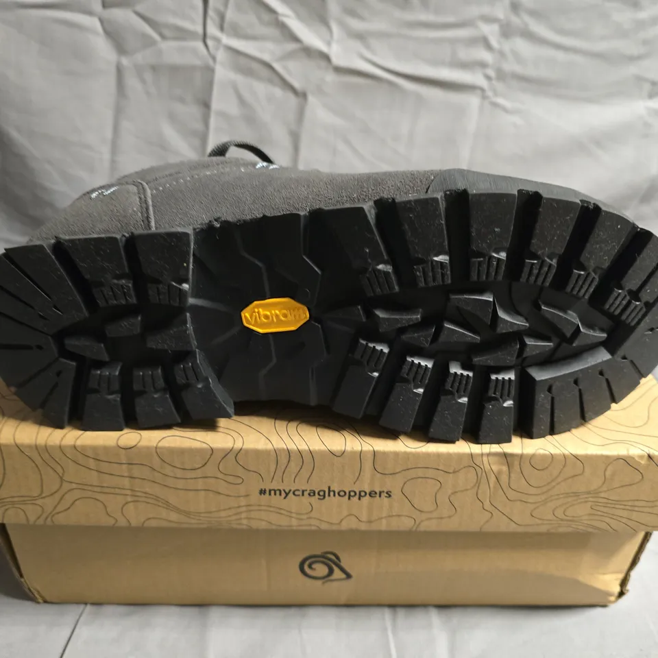 BOXED PAIR OF CRAGHOPPERS JACARA 2 SHOES - UK SIZE 6