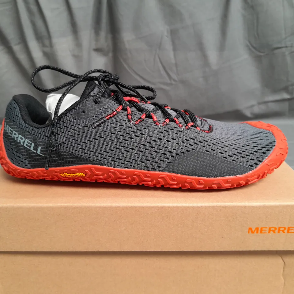 BOXED PAIR OF MERRELL TRAINERS SIZE UK 11