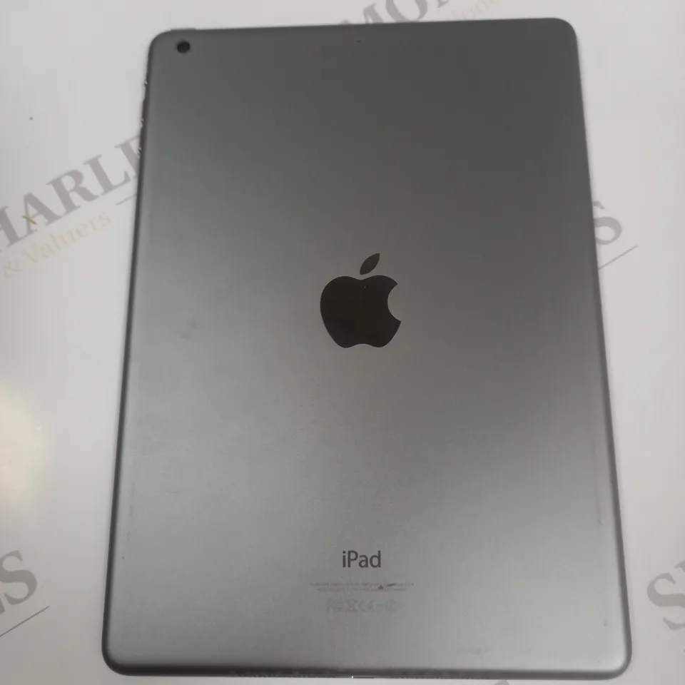 APPLE IPAD MODEL A1474 - SILVER