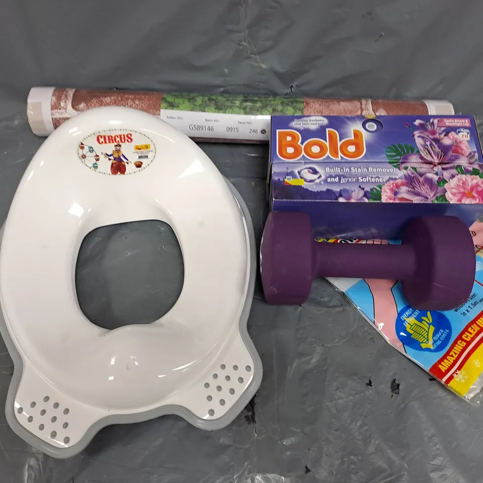 APPROXIMATELY 15 ASSORTED HOUSEHOLD ITEMS TO INCLUDE 6KG DUMBBELL, WALLPAPER, WINDOW INSULATION KIT, ETC - COLLECTION ONLY