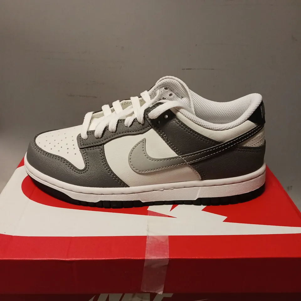 BOXED PAIR OF NIKE DUNK LOW GS TRAINERS, WHITE/GREY - UK SIZE 5