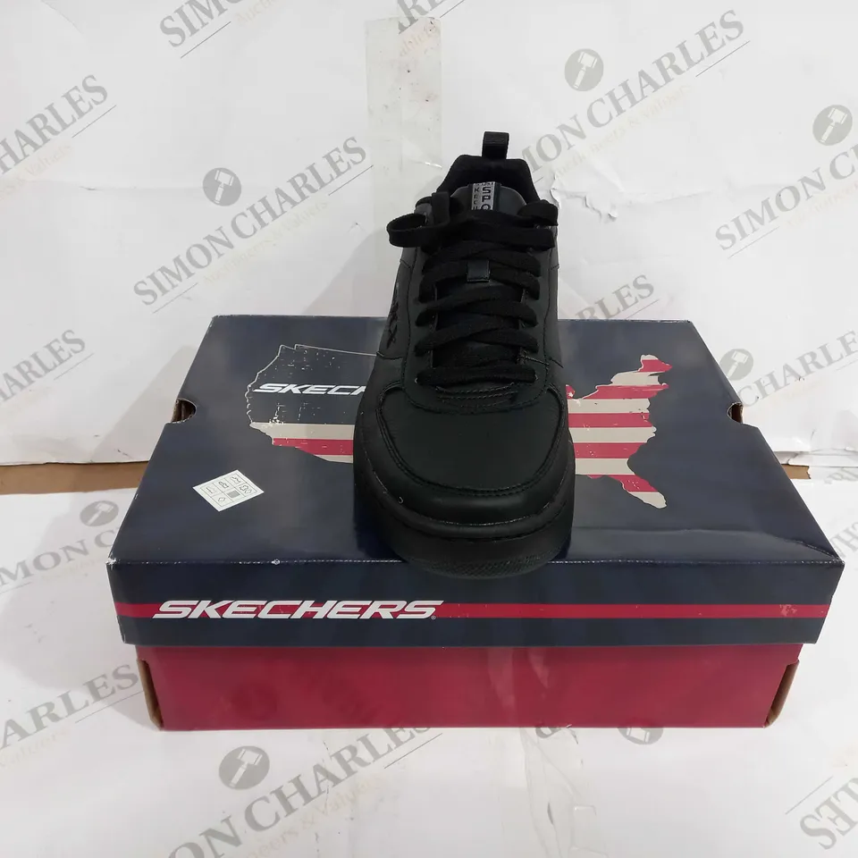 BOXED PAIR OF SKECHERS SPORT COURT 92 SHOES BLACK UK SIZE 9
