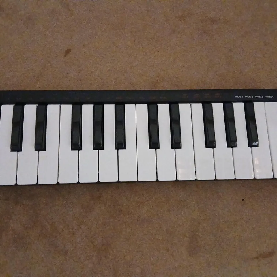 AKAI PRO LPK25 25-KEY USB MIDI KEYBOARD CONTROLLER