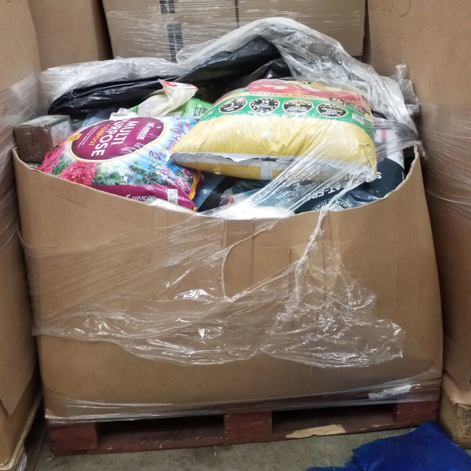 PALLET CONTAINING ASSORTED GARDEN PRODUCTS & SUBSTRATES