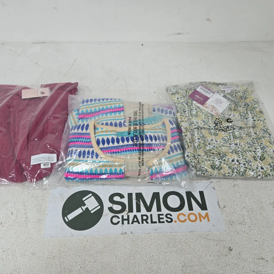 ASSORTED WOMEN'S CLOTHING – 3 PACKAGED GARMENTS WOMEN'S CLOTHING BUNDLE – APROX 20 ITEMS TO INCLUDE CLOTHING ITEMS JUMPERS , TOPS AND DRESSES